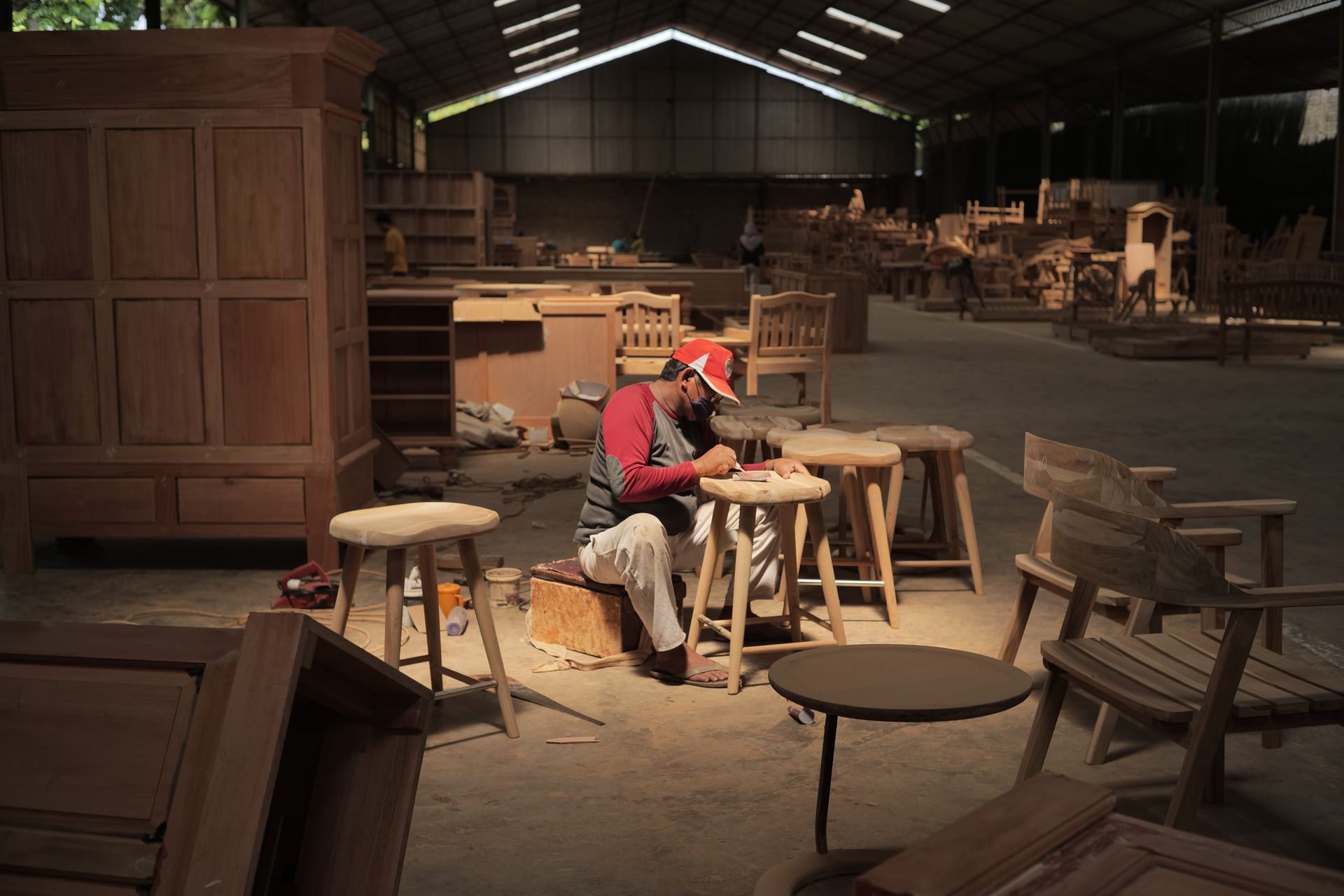 Artisan dans notre atelier en Indonésie